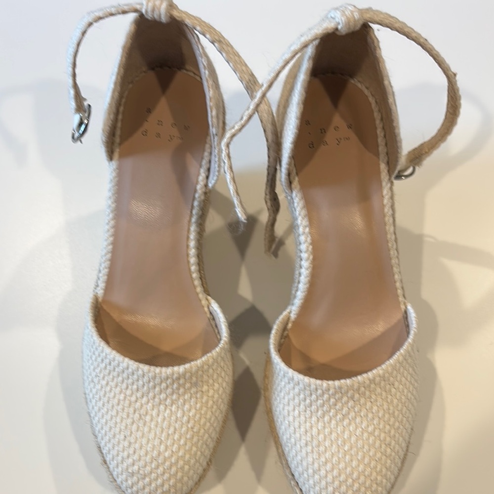 Elegant Cream Espadrilles with Textured Upper and Ankle Strap